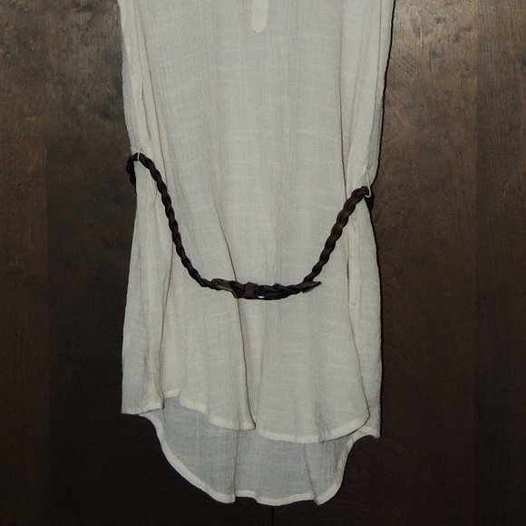 About A Girl - Junior's Button Down Sleeveless Tunic - Picture 2 of 5